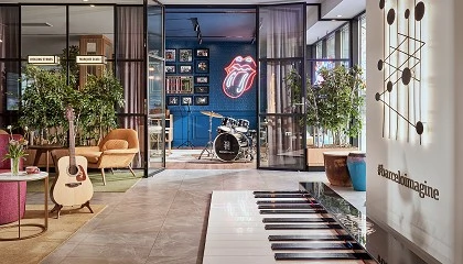 Foto de �Song 4 Showering�, la acci�n de Barcel� Hotel Group para concienciar sobre el uso responsable del agua