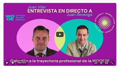 Foto de Juan Vilar y Juan Revenga dialogan sobre el presente y el futuro del aceite de oliva en la WOOE
