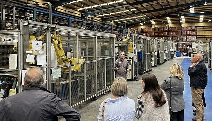 Photo de Flexix cumple 75 a�os y mira al veh�culo el�ctrico