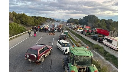 Foto de Primeros cortes de carreteras en Catalu�a por las protestas de los agricultores ante el acuerdo con Mercosur