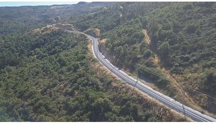 Foto de IP: empreitada de constru��o de passagem inferior rodovi�ria na linha da Beira Baixa