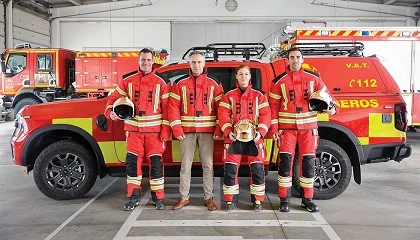 Foto de Los nuevos uniformes de intervención del Cuerpo de Bomberos de Madrid cambian de color: del azul al rojo