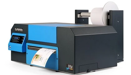 Foto de DTM Print presenta una nueva impresora compacta de etiquetas en color