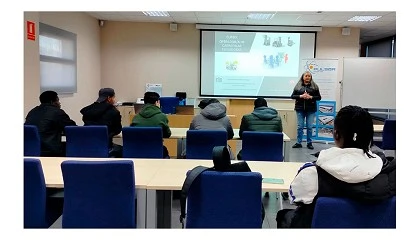 Foto de Fundación Pulsar da un curso de Operador de Carretillas Elevadoras