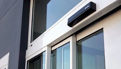 Foto de Perfil Dual 35 de Aprimatic: un sistema de perfilería robusto para puertas automáticas de alto rendimiento