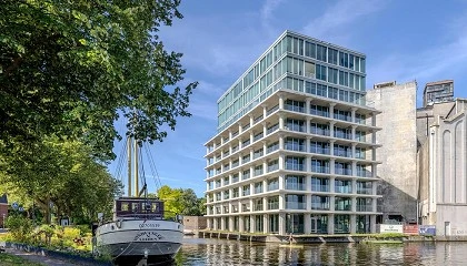 Foto de El vidrio Stopray Ultraselect de AGC devuelve la vida al hist�rico edificio Meelpakhuis