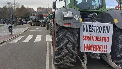 Foto de De las calles de Espa�a a las puertas del Parlamento Europeo: arrecian las protestas de los ganaderos