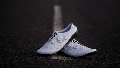 Foto de El Equipo Kern Pharma incorpora a Bont Cycling como nuevo patrocinador t�cnico