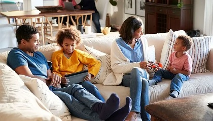 Foto de Scroll infinito, chats sin supervisi�n e IA emocional: as� cambia el mapa de los riesgos digitales para los menores