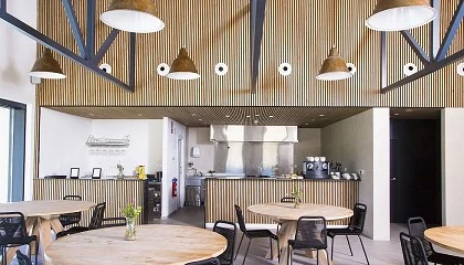 Foto de Gaztelu Arquitectura rehabilita la Quinta San Francisco para convertirla en un hotel rural integrado en el paisaje del Camino de Santiago