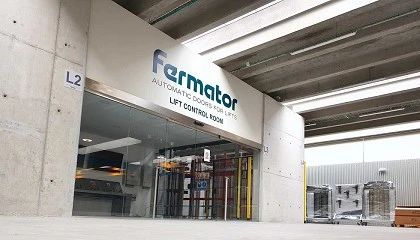 Foto de IA y puertas de ascensor: innovaci�n en modernizaci�n y mantenimiento