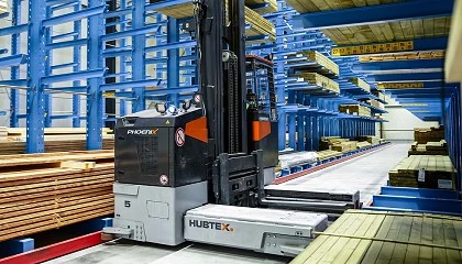 Foto de Tabs estandariza el manejo de cargas largas con 12 carretillas multidireccionales Phoenix de Hubtex