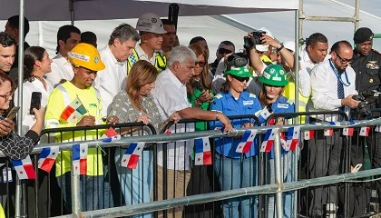 Foto de Herrenknecht, alta tecnología en formato XXL cruzando bajo el Canal de Panamá