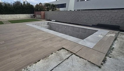 Foto de GeoNovatek emplea resina expansiva y micropilotes para solucionar las consecuencias, por filtraciones de agua, en una piscina