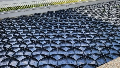 Photo de Cubierta flotante Hexa-Cover: f�cil y eficaz cobertura de l�quidos