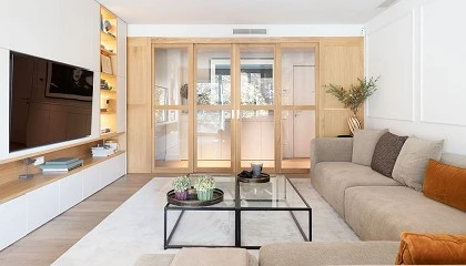 Foto de Ingrid Matheu Studio transforma un piso familiar en un hogar atemporal y funcional