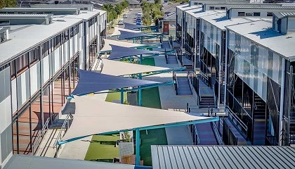 Foto de Sombrillas gigantes en una escuela de Australia