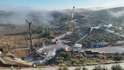 Foto de La variante de Loja contar� con AVE gracias al apoyo de innovadora maquinaria Liebherr de Pilotes S�nchez