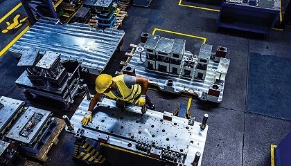 Foto de Seguran�a e prote��o no ch�o de f�brica no setor metal�rgico e metalomec�nico