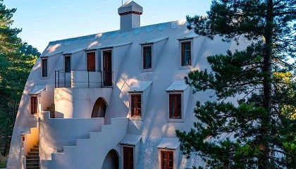 Foto de El departamento de cultura de la Generalitat de Catalunya confirma mediante un estudio que Antoni Gaudí es el autor del Xalet del Catllaràs