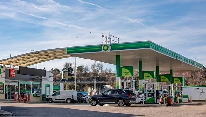 Foto de Los clientes de CaixaBank podrán acceder a reembolsos de hasta el 10% en la red de estaciones de servicio bp