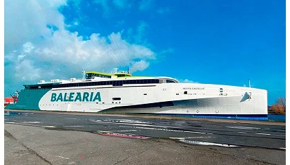 Foto de La naviera incorpora un trimar�n de alta velocidad bautizado en honor a Pepita Castellv�