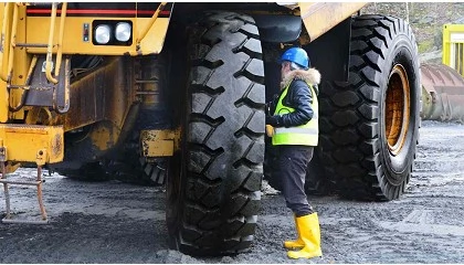 Foto de La compra de neum�ticos de gran tama�o incluye la recogida y la correcta gesti�n ambiental