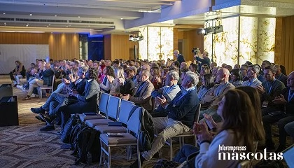 Foto de Diez años tendiendo puentes: Elanco y el canal especializado de mascotas celebran el Petshop Fórum 2026
