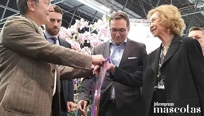 Foto de La Reina Sof�a conoce Dejemos Huella, el programa de acci�n social de Elanco