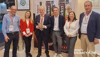 Foto de Joan Icart recibe el Premio Ant�n de Iberzoo Propet a la Trayectoria Profesional