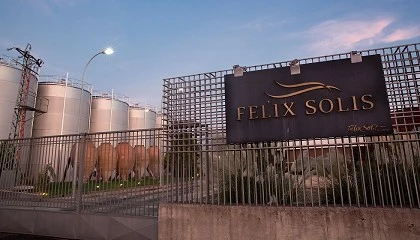 Foto de F�lix Sol�s recibe el premio a �Mejor Productor Espa�ol� en el concurso internacional Mundus Vini