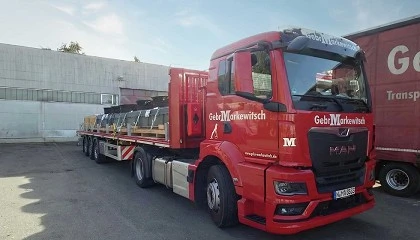 Foto de K�ssbohrer entrega un semirremolque plataforma K.SPS 3 a Gebr. Markewitsch para transporte pesado