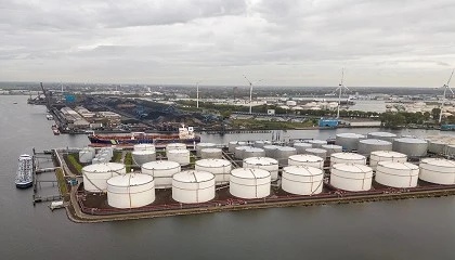 Foto de La AIE acuerda liberar 400 millones de barriles de petr�leo de sus reservas de emergencia