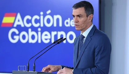 Foto de El Gobierno aprueba un Real Decreto-ley que baja los impuestos de la luz y los combustibles e impulsa la instalación de energías renovables