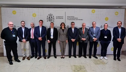 Foto de Transportes acuerda con el CNTC un nuevo real decreto-ley con medidas de apoyo al transporte de mercancías