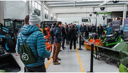 Foto de Ascendum acompanha First Green na inaugura��o de nova f�brica e lan�amento da Elise 500