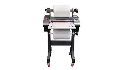 Foto de El LAMpro Bobcat S15, de Skandacor, incorpora laminaci�n premium y foil digital en el taller