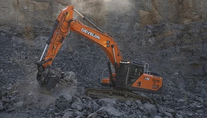 Foto de Develon ampl�a la Serie 9 de excavadoras con dos modelos de 37 y 42 toneladas