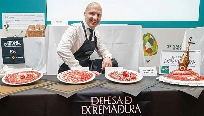 Foto de Javier Campos, de Belmonte (Cuenca), mejor cortador de jam�n en el Sal�n Gourmets