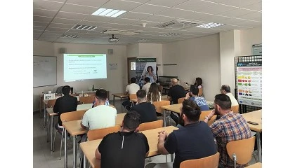 Foto de El Ifapa muestra su I+D en control biol�gico de plagas a j�venes agricultores