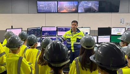 Foto de Estudiantes de Alcal� conocen la sostenibilidad en Cementos Portland Valderrivas