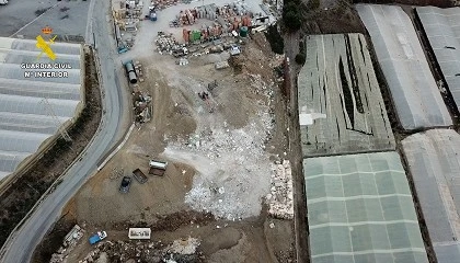 Foto de La Guardia Civil investiga a 15 personas por verter 167.000 toneladas de RCD en M�laga