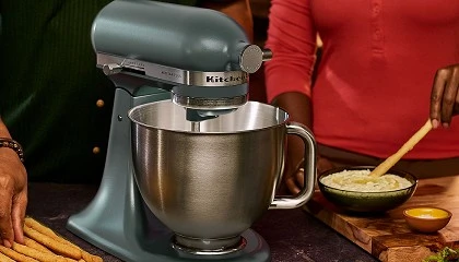 Foto de KitchenAid reinventa su icónico robot de cocina con el lanzamiento de Artisan Plus
