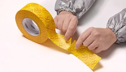 Photo de C�mo mantener la integridad del sellado del sistema de EPI con la nueva cinta de barrera qu�mica DuPont Tychem 6000