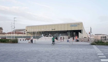 Foto de Barandillas Comenza en el nuevo edificio de la estaci�n Santiago de Compostela Daniel Castelao