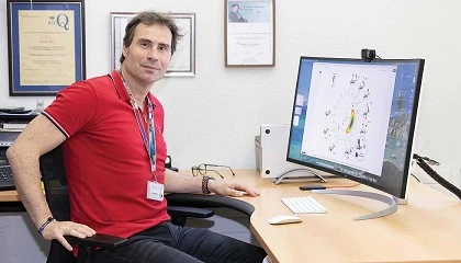 Photo de Emilio J. Cocinero, en el n�cleo de decisi�n de la Qu�mica europea