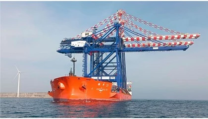 Foto de CSP Iberian Bilbao Terminal incorpora una nueva gr�a STS y eleva su capacidad para buques de gran tama�o