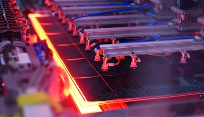 Foto de AIKO alcanza el 25% de eficiencia en módulos solares en producción en serie