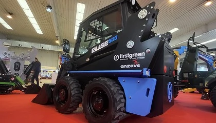 Foto de Anzeve presenta en primicia en Smopyc 2026 la nueva cargadora compacta el�ctrica Elise 500