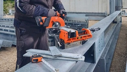 Foto de El tornillo de banco magn�tico port�til Fein VersaMAG VISE 160 L ampl�a el sistema de sujeci�n